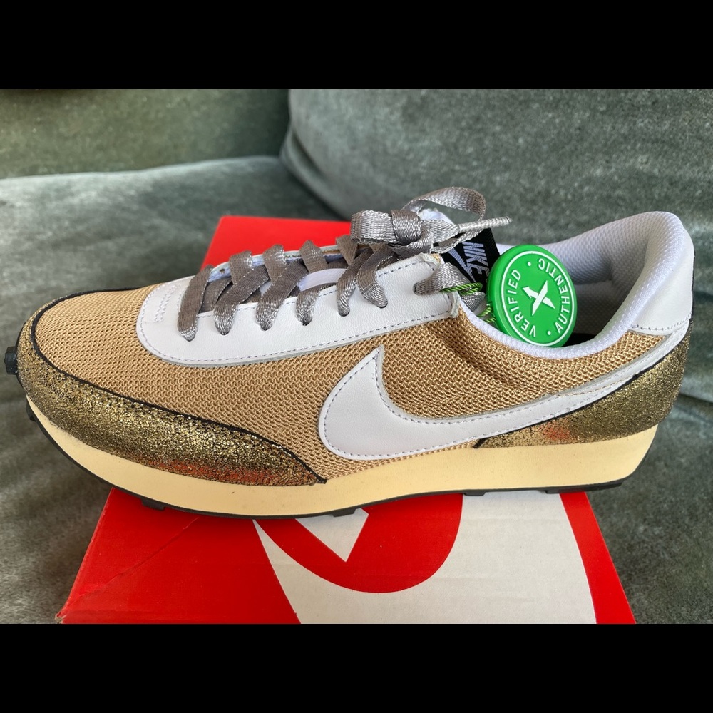 Nike dbreak golden gals- never worn.